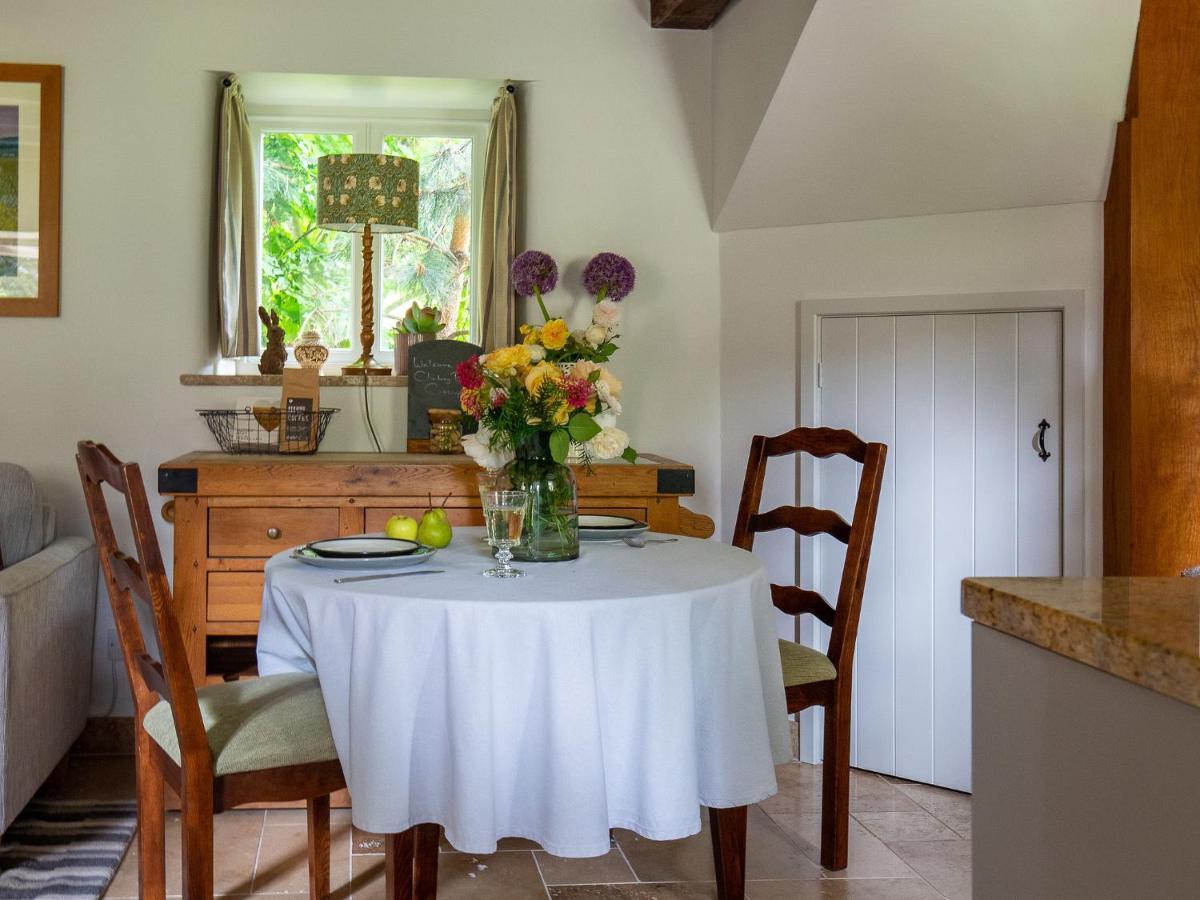 Climbing Rose Cottage - Dog Friendly - Peaceful Cotswold Cottage Adlestrop 外观 照片